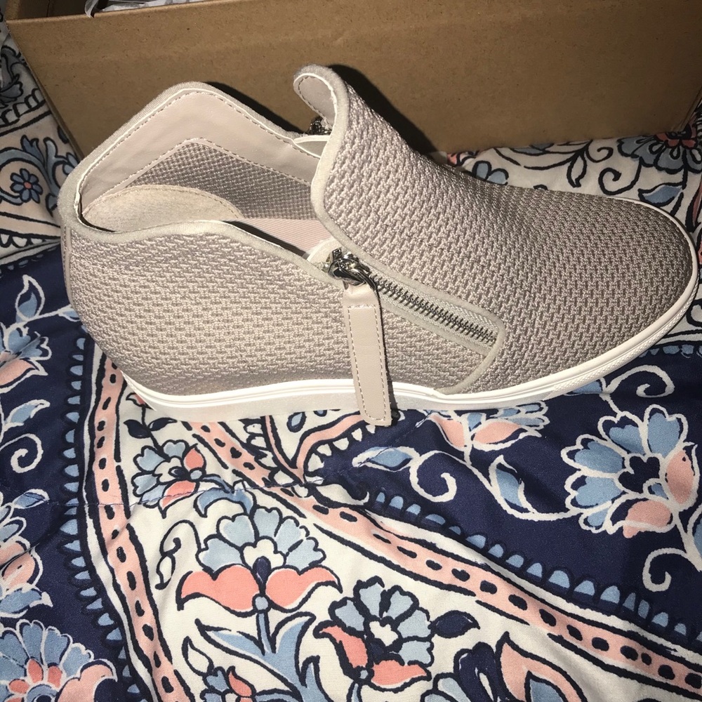 New in box Gray Steve Madden boots